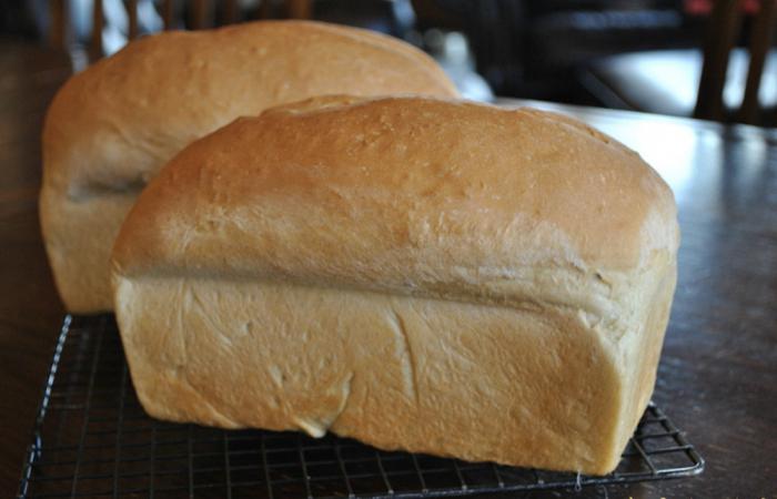 Випікаємо хліб білий в домашніх умовах