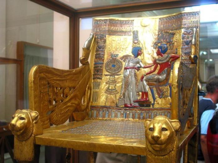 Де зараз знаходяться предмети з гробниці Тутанхамона, юного давньоєгипетського царя?