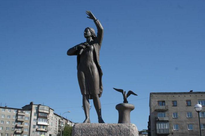 Пам'ятник «Режим» в Мурманську - монумент жінок, які вміють чекати